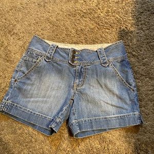 - Apt 9 Jean Shorts size 9 Juniors